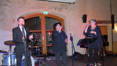 Bild: pop
Premiere in Schmidmühlen: Die Ramona Fink Gospel Group begeisterte das Publikum.