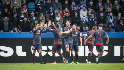 Bild: Sascha Janne
Sebstian Stolze (links) ist mit Doppelpack und Assist heute klar der Mann des Tages,