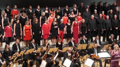 Bild: Kunz
Wieder gemeinsam auf einer Bühne: Singing Witt und das Hofer Symphonieorchester unter der Gesamtleitung von Stefanie Zühlke-Schmidt.