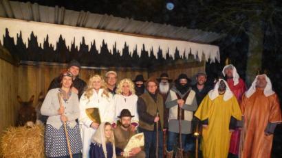 Bild: bk
15 Akteure setzen die Weihnachtsgeschichte als bildliche Erzählung auch mit eigenen Ideen eindrucksvoll in Szene.