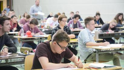 Bild: Gabi Schönberger
In Bayern sorgt das Mathe-Abi für rauchende Köpfe bei den Schülern.