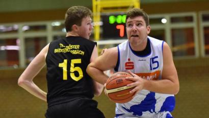Bild: A. Schwarzmeier
Jan Selinger (rechts) kehrte ins Trikot der Hamm Baskets zurück, ohne aber die Niederlage gegen Breitengüßbach verhindern zu können.