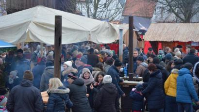 Bild: jr
Schon am Nachmittag war viel los auf dem Leonberger Weihnachtsmarkt.