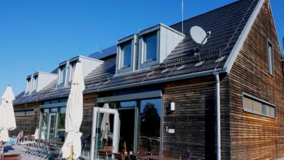 Bild: do
Das Hexenhäusl am Rußweiher ist neben einer Gaststätte auch eine Info-Stelle für Wanderer, Camper, Touristen und Einheimische. Die Stadt Eschenbach sucht nach einem neuen Pächter.