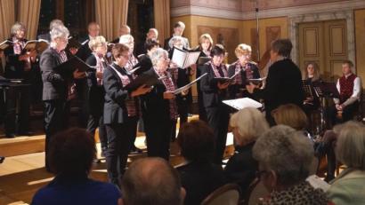 Bild: weu
Mit seinem Weihnachtskonzert zwei Tage vor dem Heiligen Abend stimmte der Gesangverein 1861 mit harmonischen Liedern auf Weihnachten ein.