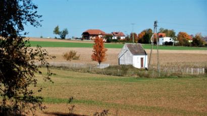 Bild: jml
Seit Mitte der 1950er Jahre steht das "Wasserheisl" im Eichelbachtal. Der kommunale Tiefbrunnen soll, wenn irgend möglich, erhalten werden, auch wenn ein Großteil des Marktes heute über die Steinwaldgruppe versorgt wird. Die Qualität des eigenen Wassers ist sehr gut.