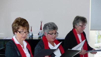 Bild: exb
Der Dreigesang der Pfarrei St. Konrad singt Weihnachtslieder.