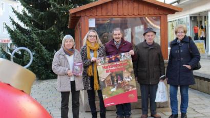 Bild: fphs
Christine Roth, Kerstin Brunner von der Tourist-Info, Harald Heinrich, Eberhard Eckinger und Monika Schaffer (von links) laden ein zum Marktredwitzer Krippenweg.