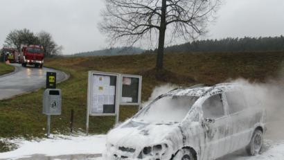 Bild: Polizei Amberg
In Utzenhofen musste die Feuerwehr ein Auto löschen.