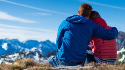 Bild:  nj0y1337 – stock.adobe.com
Wenn wir lange Zeit nicht berührt oder umarmt werden, kann das zu chronischem Stress und sogar zu Depressionen führen.