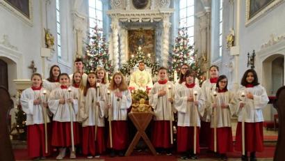 Bild: hm
Den weihnachtlichen Festgottesdienst feierte am ersten Weihnachtstag Pfarrvikar Pater Robin Joseph