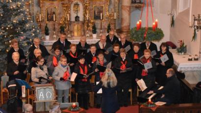Bild: rgr
Beim Weihnachtssingen und -musizieren des Männergesangvereins mit gemischtem Chor verzaubern die Musiker die Zuhörer in der Grafenwöhrer Mariä-Himmelfahrtskirche mit besinnlichen Klängen.
