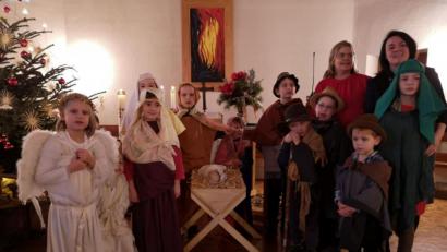 Bild: hir
Mit der Kinderchristvesper am Nachmittag des Heiligen Abends eröffnete die Evangelische Kirchengemeinde Nabburg-Pfreimd den Reigen der weihnachtlichen Gottesdienste. Einige Kinder stellten die Ereignisse der Heiligen Nacht in einem Krippenspiel kindgerecht dar.