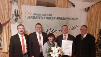 Bild: Stefanie Gradl
Als Dank für ihr herausragendes Engagement bei der Wählergemeinschaft Arbeitnehmer-Eigenheimer wurde Agnes Mielke zur Ehrenvorsitzenden ernannt. Ihr gratulierten (von links) stellvertretender Landesvorsitzender Hans-Martin Grötsch, Bürgermeister Hans-Martin Schertl, Vorsitzender Markus Schertl und 3. Bürgermeister Heinrich Ruppert.