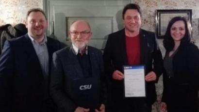Bild: Mario Rabenbauer, CSU/exb
CSU-Ortsvorsitzender Mario Rabenbauer (links) und Bürgermeisterkandidatin Margit Bayer dankten Gerhard Hausner (Zweiter von links) und Stefan Müller für ihr Engagement.