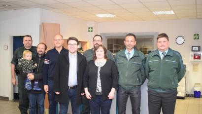 Bild: bnr
Der Besuch von verschiedenen Einrichtungen im Landkreis in der Weihnachtszeit ist für die Bundestagsabgeordnete Marianne Schieder zur schönen Tradition geworden. In diesem Jahr besuchte sie den Zollstandort im Industriegebiet Wernberg-Köblitz und dankte den Beamten für ihren Dienst am Gemeinwohl.