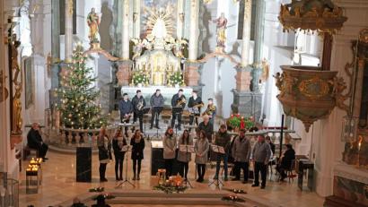 Bild: fvo
Den Abschluss bildet der "Andachtsjodler", den alle Beteiligten der Fahrenberger Weihnacht intonieren.