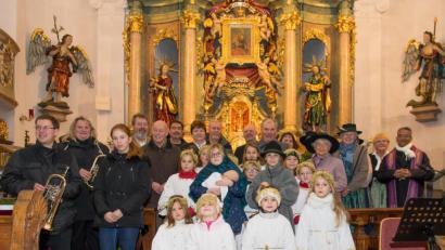 Bild: ang
"An Jodler fürs Christkindl" widmeten die Vorbacher Sänger unter anderem an "Alle, die draußen leben müssen".