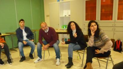 Bild: bba
Die jugendlichen Teilnehmer an diesem Workshop am BSZ stellten der „Re Think-Gruppe“ mit Yilmaz Atmaca ( zweiter von links ), Naila Chikhi und Henna Tahir zahlreiche Fragen.