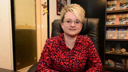 Bild: bey
Die 41-jährige Julia Bayer, gebürtig in Luhe am Forst, ist Bürgermeisterkandidatin des SPD-Ortsvereins Luhe-Wildenau bei der Kommunalwahl.