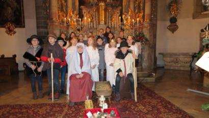 Bild: jzk
Die Drittklässler, die im kommenden Jahr am 19.4. ihre Erstkommunion feiern, führten bei der Kindermette das Krippenspiel „Die haben den Esel vergessen“ auf.