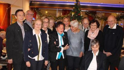 Bild: exb
Der Bridgeclub ehrte die Gründungsmitglieder. Im Bild von links Rudolf Löwlein, Reinhard Etzold, Margaretha Kainz, Helga Reddig-Titze, Charlotte Pfitzner, Ursula Benker-Schirmer, Christel Trötschel, Ingeborg Brendler, Dieter Bley, Carola Meyer, Gitta Henseleit, Albert Kaltenthaler.