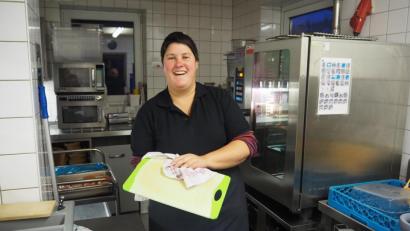 Bild: bl
Claudia Wandzioch hat ihren Platz im Leben gefunden. Seit diesem Jahr verstärkt sie das Team im Musik-Café "B14" in Wernberg-Köblitz.