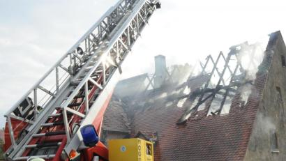 Bild: gf
Bauernhof-Brand im Mai in Gronatshof (Gemeinde Birgland)Von oben bekämpften die Feuerwehrleute die Flammen.
