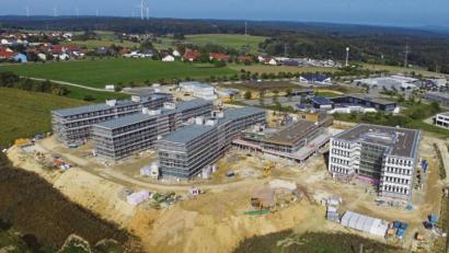 Bild: Grammer AG
Hier entsteht der neue Sitz der Grammer AG: Das Unternehmen verlegt seinen Standort von Amberg ins Gewerbegebiet nach Ursensollen.