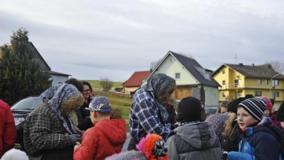 Bild: enz
Die "Spechten" waren von den Kindern ständig umlagert, um altes Brot gegen Süßigkeiten einzutauschen