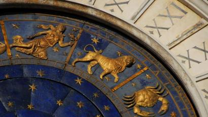 Bild:  crisfotolux – stock.adobe.com
Liebesglück, Erfolg im Beruf und Gesundheit - das steht in den Sternen für das Jahr 2020.