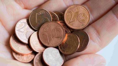 Bild: Rolf Vennenbernd/dpa
Bürgern, die jeden Cent zweimal umdrehen müssen, könnte nach Ansicht von SuRo 2030 ein "Stadtpass" Türen öffnen, die bisher für sie verschlossen waren – etwa für den Besuch von kulturellen Veranstaltungen.