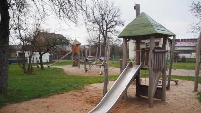 Bild: bl
Eine vor Vandalismus sichere Toilette am Spielplatz in der Bahnhofstraße ist angesichts der hohen Kosten nicht drin, kleine Nachbesserungen aber sind möglich.