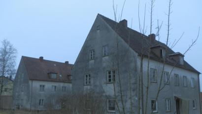 Bild: obe
Diese beiden ehemaligen Wohnhäuser in Nesuorg sollen 2020 abgerissen und die Grundstücke in der Luisenburgstraße einer entsprechenden NAchnutzung zugeführt werden