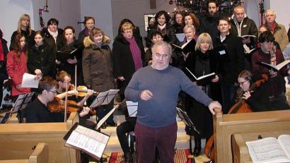 Bild: ld
Die Symfonietta St. Cecilia aus Luditz brachte zusammen mit einem Chor aus Luditz und Karlsbad in der Pfarrkirche in Brand die Böhmische Hirtenmesse zur Aufführung. Dirigent Milos Bok übernahm dabei mit seiner sonorigen Bass-Stimme selbst die Passagen des Meisters der Schäfer.