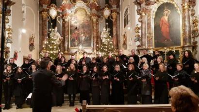 Bild: exb
Der Kammerchor singt im einmaligen Ambiente.