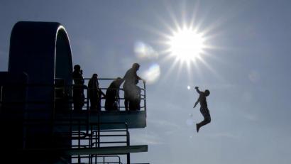 Bild: Alexander Unger
Heiß und hell: Für Sonnenanbeter und Wasserratten wie hier im Amberger Hockermühlbad war das Jahr 2019 in der Oberpfalz ein gutes Jahr.