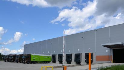 Bild: rti
Die neue Logistikhalle der Ziegler Group in Wiesau ist fertiggestellt.