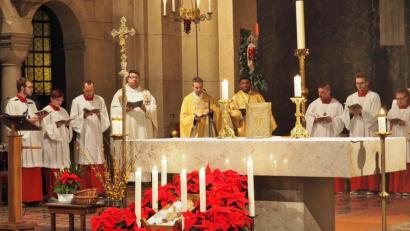 Bild: Bühner
Feierlicher Jahresendgottesdienst in St. Josef in Weiden unter Leitung von Pfarrer Markus Schmid (Fünfter von links).