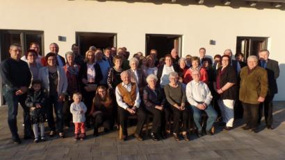 Bild: br
Im Kreise einer großen Gratulantenschar feierte Christl Heier (sitzend, Zweite von links) ihren 80. Geburtstag. Im Namen der Gemeinde Speichersdorf gratulierte Bürgermeister Manfred Porsch (rechts) sowie für den VdK-Ortsverband, zweiter Vorsitztender Günther Vogel (Zweiter von rechts).