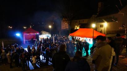 Bild: eib
"Volle Hütte" und bunte Lichter - nur Schnee und Eis fehlten auf der WSV-Winterparty.