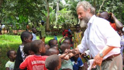 Bild: exb
Pater Ferdinand wirkt segensreich im Kongo. Besonders nimmt er sich der Kinder an.