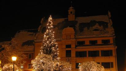Bild: exb/Johann Gmeiner
Einfach zum Staunen. Der Rathausplatz in winterlicher und weihnachtlicher Pracht und Schönheit.
