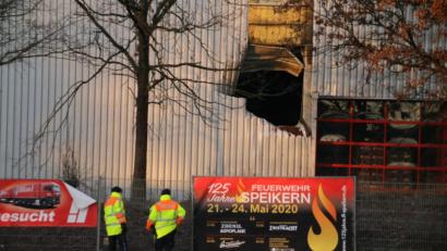 Bild: Andy Eberlein
Auf der Flucht sind die Verdächtigen in ein Gebäude gekracht.