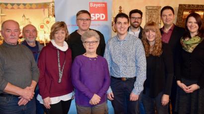 Bild: Christian Beyer)
Auf der Gemeinderatsliste der SPD Neukirchen stehen (von links) Hans Sperber, Gerhard Horn, Heike Hartmann, Erwin Hufnagel, Gertraud Zagel, Thomas Kastner, Michael Rösel, Petra Kastner, Christian Beyer und Sabrina Elefant.