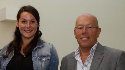 Bild: Hösamer
Anne Madlene Schleicher (Herausgeberin) und Gerhard Götz (Fotograf) haben nicht damit gerechnet, dass der Bildband so eine hohe Auszeichnung erhält.