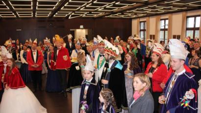Bild: kro
Die Stadt Tirschenreuth empfing 44 Prinzenpaare im Sitzungssaal des Landratsamtes.