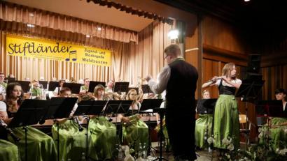 Bild: hmr
Mit einem außergewöhnlichen Repertoire begeisterte die Stiftländer Jugend- und Blaskapelle beim Dreikönigskonzert im Jugendheim. Im Bild Hanna Ziegert bei ihrem Querflötensolo.