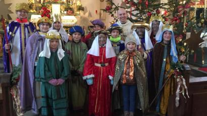 Bild: exb
Die Sternsinger der Expositurgemeinde Wilchenreuth sammeln stolze 2200 Euro für Friedensprojekte.