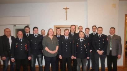 Bild: bey
Herbert Lindner (Zweiter von links) ist neuer Vorsitzender der Feuerwehr Burkhardsrieth. Sein Stellvertreter ist Maximilian Wolf (Dritter von links). Silke Gschrey ist Schriftführerin. Die Kasse führt Georg Götzfried (Neunter von links).